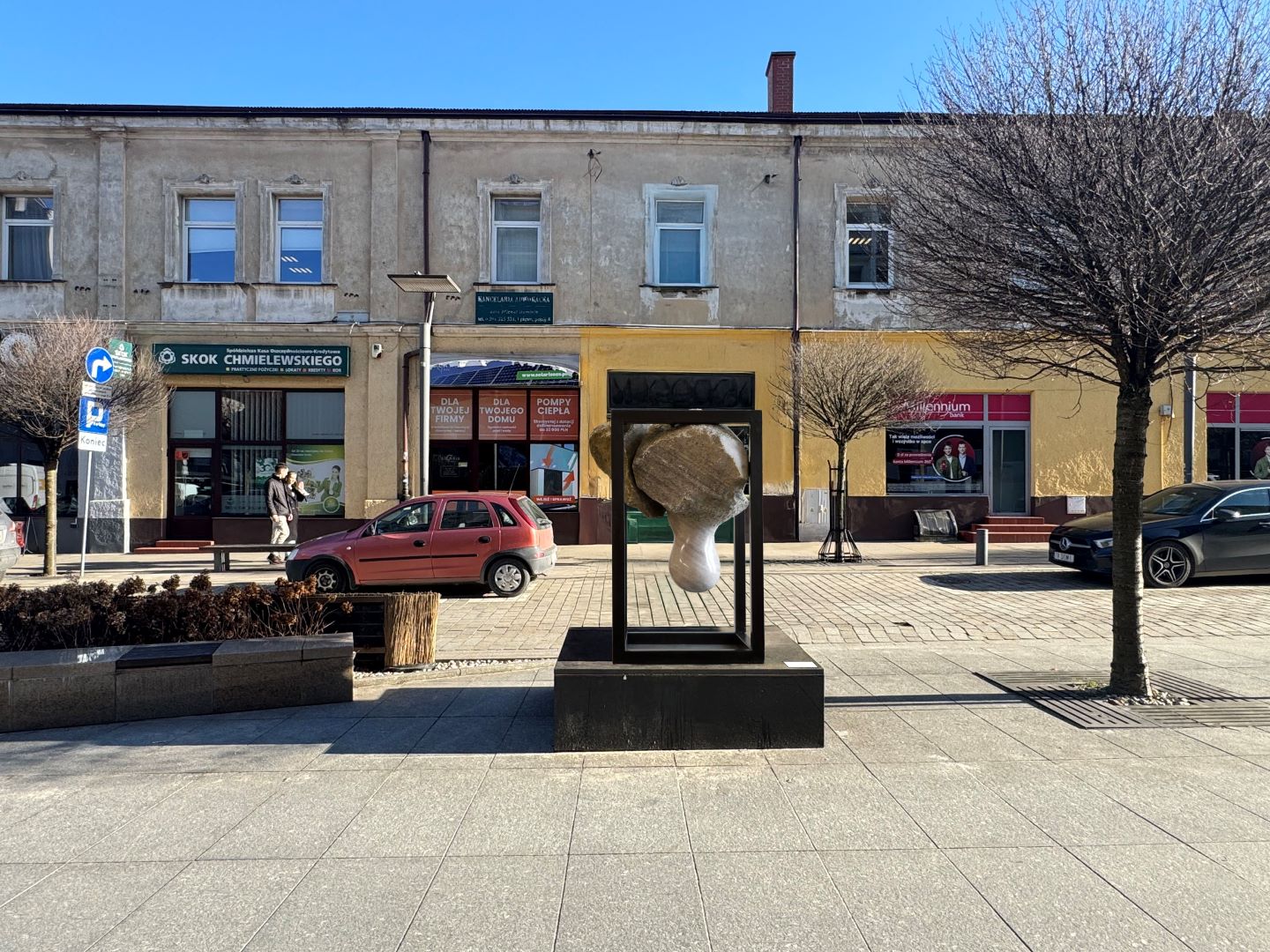 Ulica Warszawska w Kielcach galerią rzeźby plenerowej